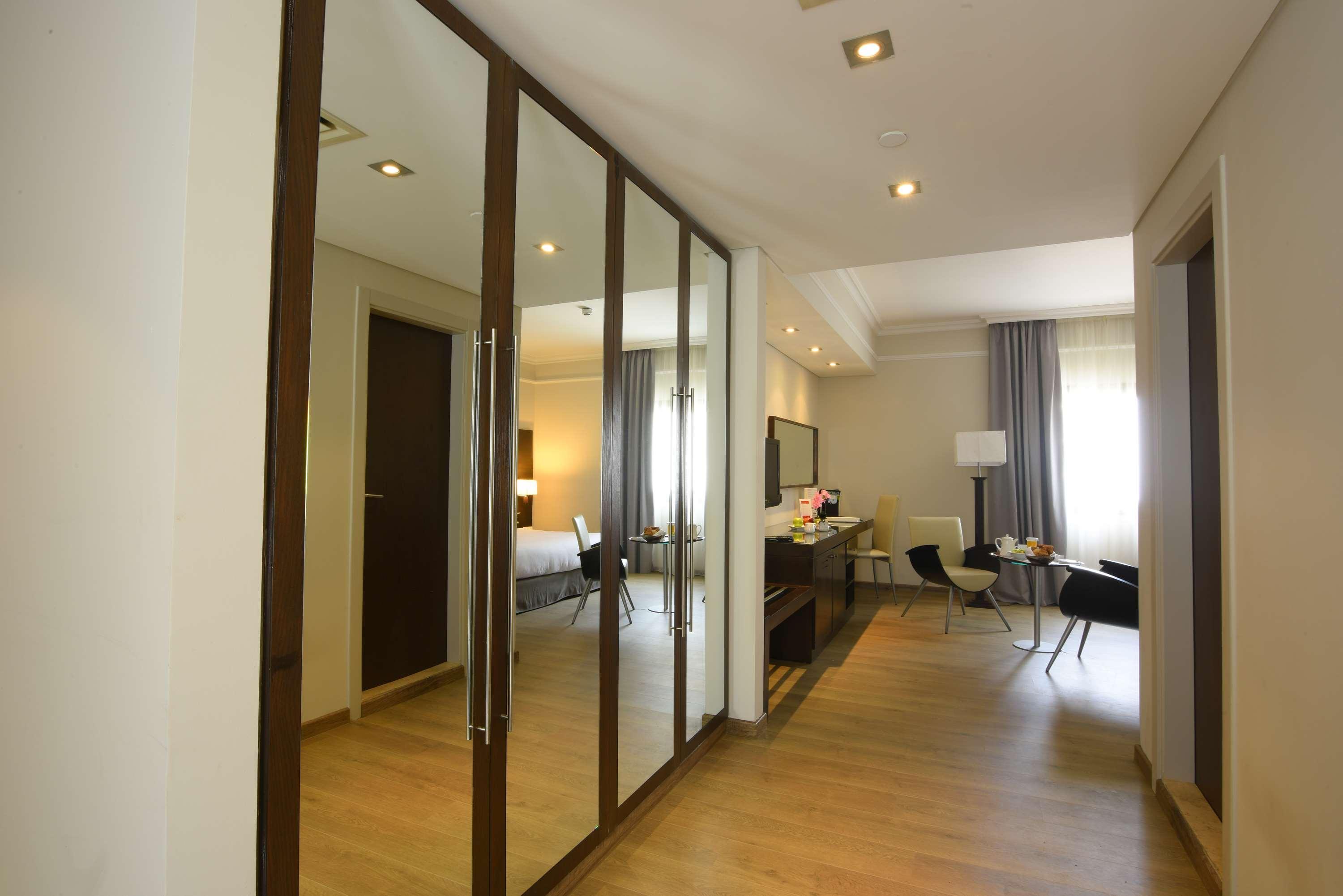 Hotel Ramada By Wyndham Downtown Beyrouth Extérieur photo