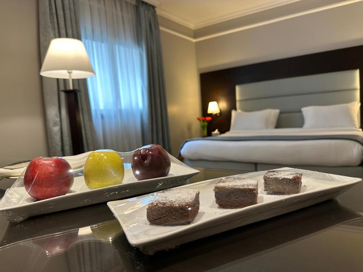 Hotel Ramada By Wyndham Downtown Beyrouth Extérieur photo