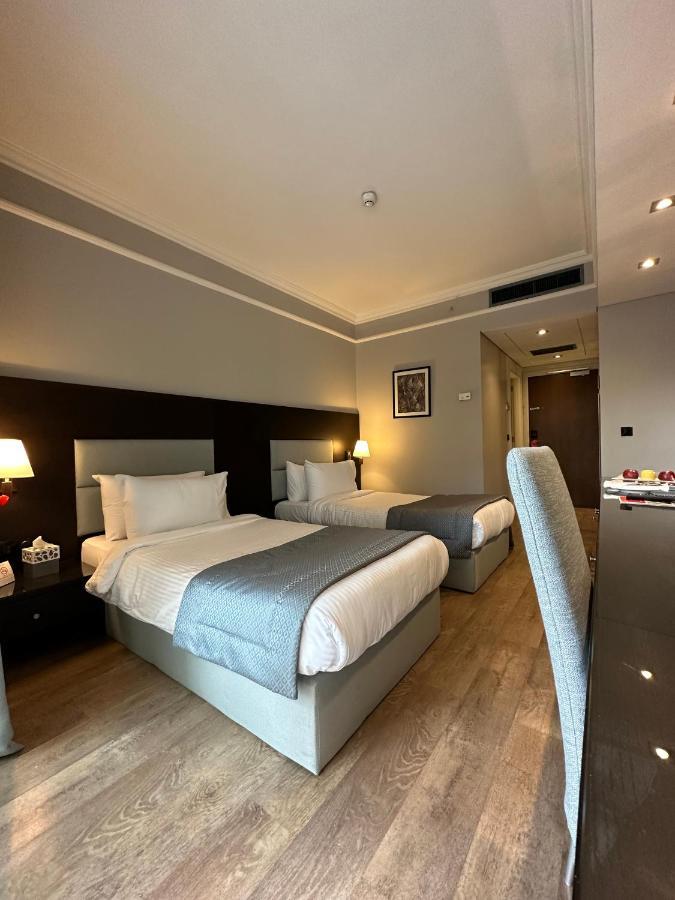 Hotel Ramada By Wyndham Downtown Beyrouth Extérieur photo