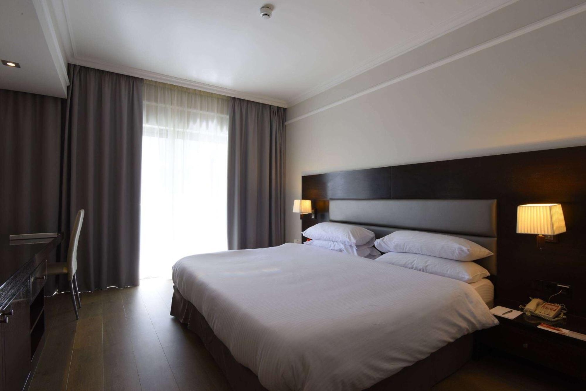 Hotel Ramada By Wyndham Downtown Beyrouth Extérieur photo