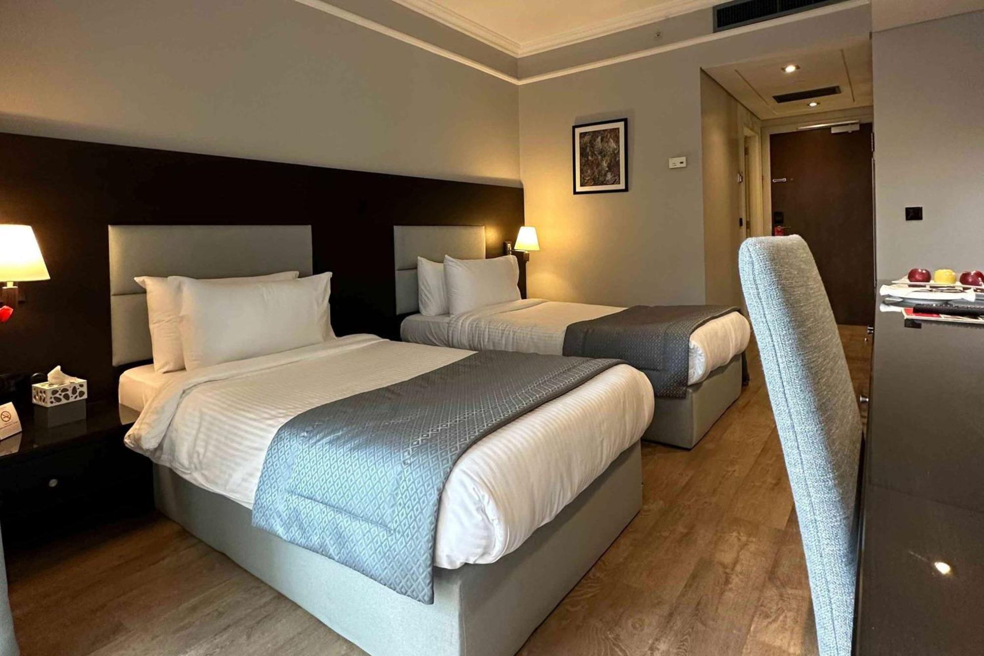 Hotel Ramada By Wyndham Downtown Beyrouth Extérieur photo