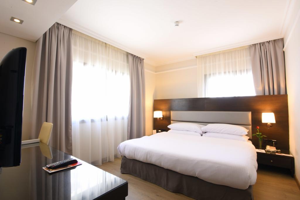 Hotel Ramada By Wyndham Downtown Beyrouth Extérieur photo