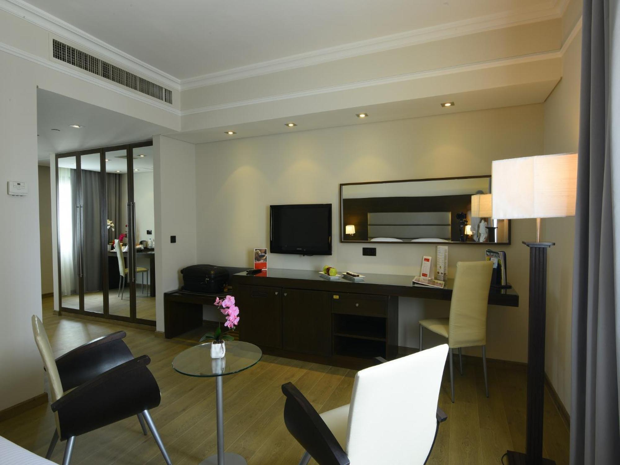 Hotel Ramada By Wyndham Downtown Beyrouth Extérieur photo