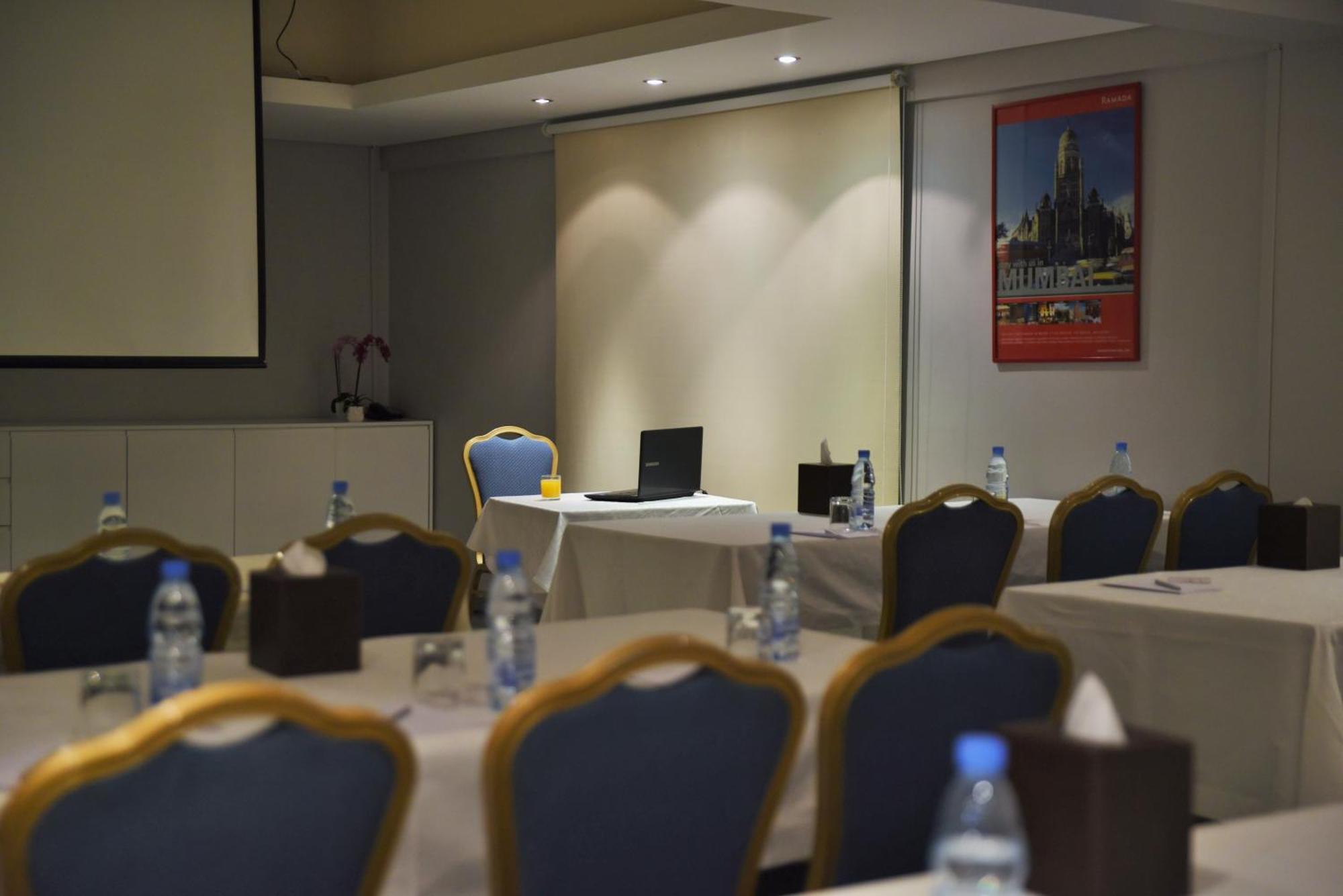 Hotel Ramada By Wyndham Downtown Beyrouth Extérieur photo